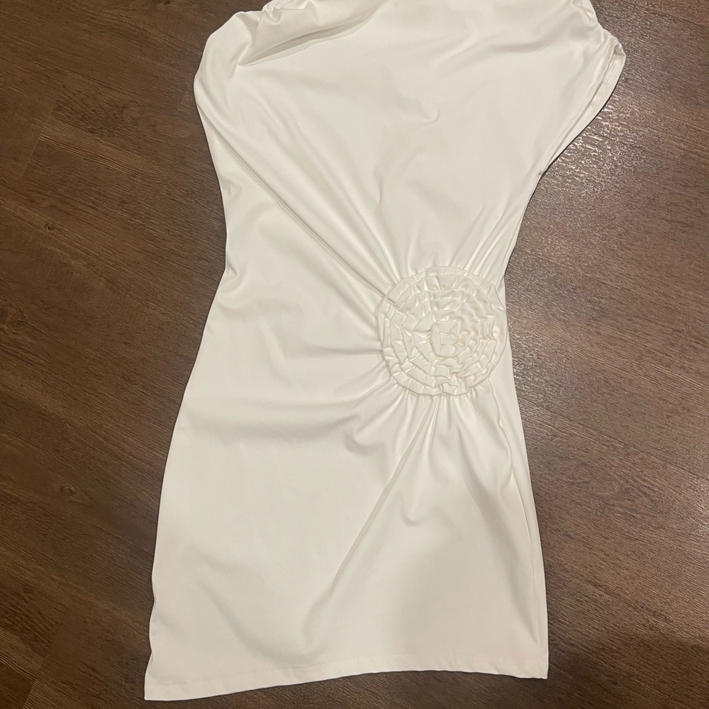 White Off-Shoulder Ruched Dress - Picture 2 of 3